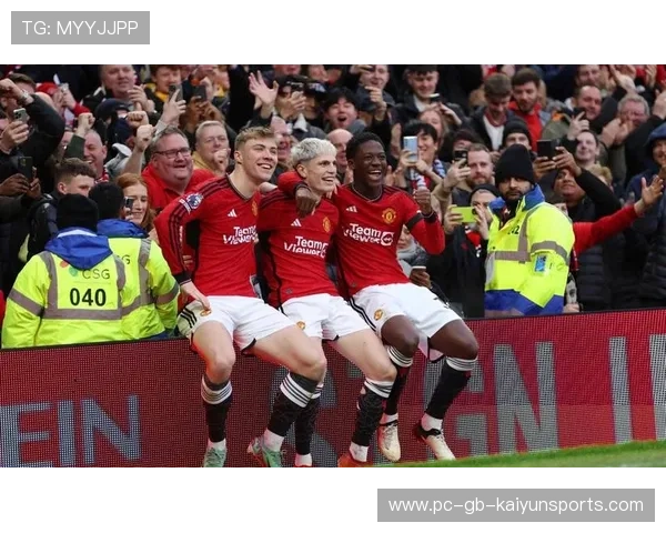 曼联传控精细，加纳乔内切推射挂角